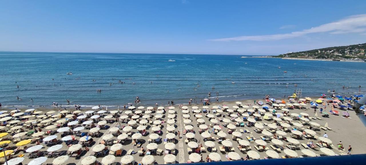 Sea View 1 *
